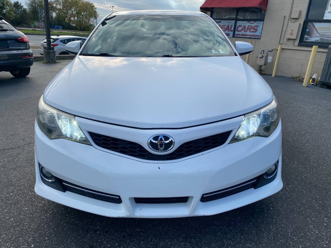 Used 2013 Toyota Camry SE FWD image 9