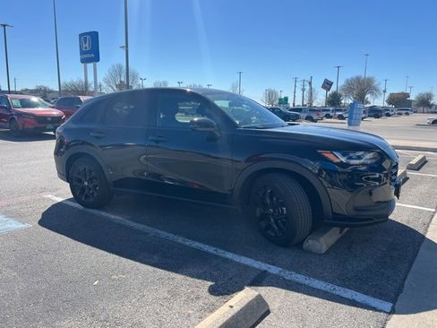 Used 2025 Honda HR-V Sport image 4