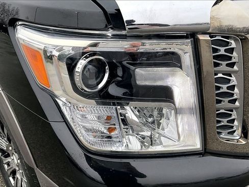 Used 2018 Nissan Titan Platinum Reserve image 32