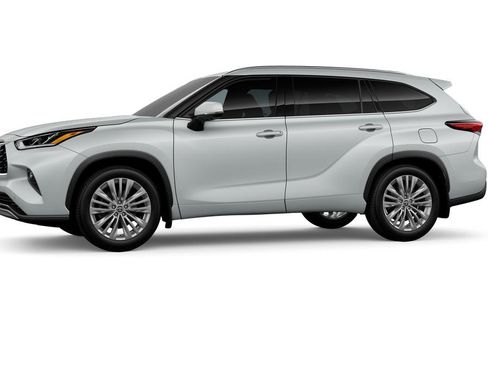 New 2026 Toyota Highlander Platinum image 3
