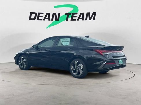 Certified 2025 Hyundai Elantra SEL FWD image 6