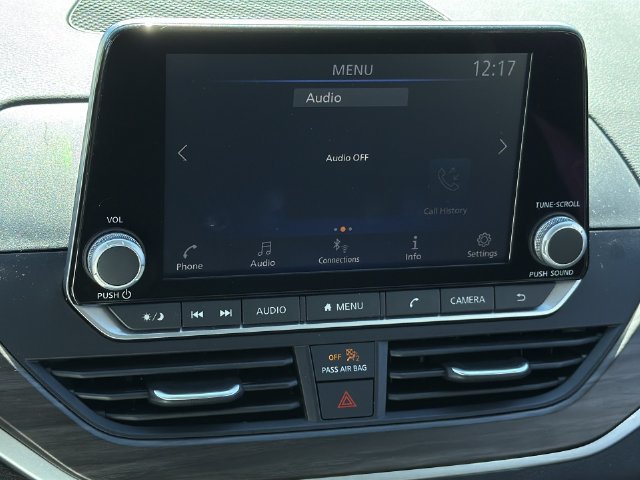 Used 2025 Nissan Altima 2.5 SV FWD image 11