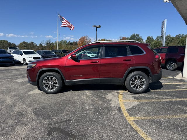 Used 2019 Jeep Cherokee Latitude Plus w/ Comfort/Convenience Group AWD/4WD image 2