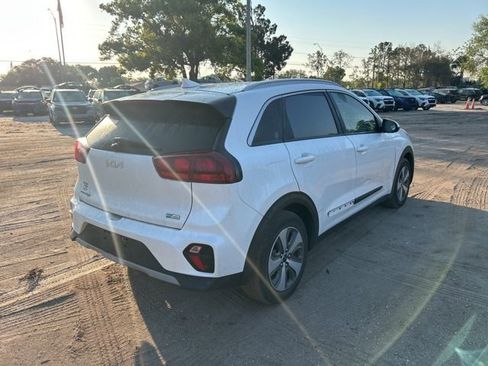 Used 2022 Kia Niro LX image 4