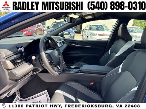 Used 2025 Toyota Camry SE FWD image 3