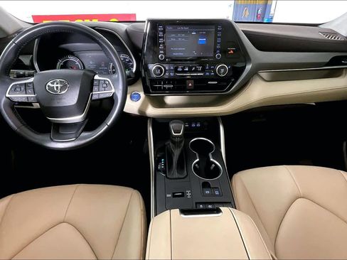 Used 2022 Toyota Highlander XLE image 14