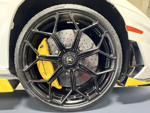Used 2021 Lamborghini Aventador SVJ AWD/4WD image 38