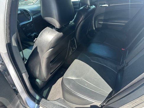 Used 2014 Chrysler 300 C image 11