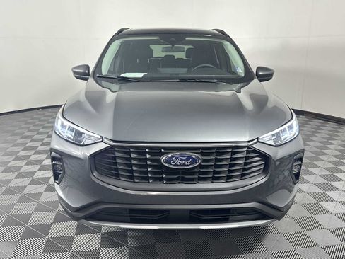 Used 2025 Ford Escape SE FWD image 2