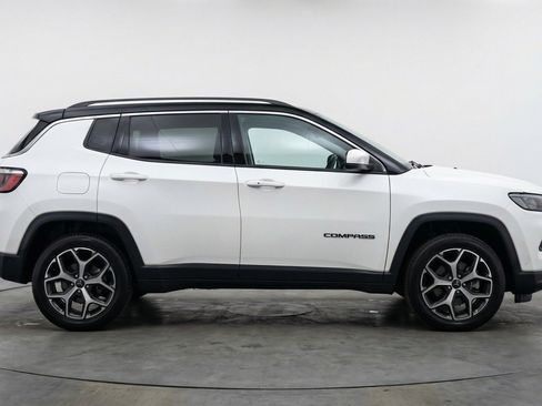 Used 2025 Jeep Compass Limited AWD/4WD image 11