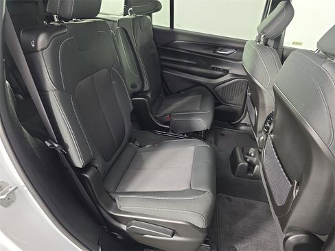 Used 2025 Jeep Grand Cherokee L Laredo image 40