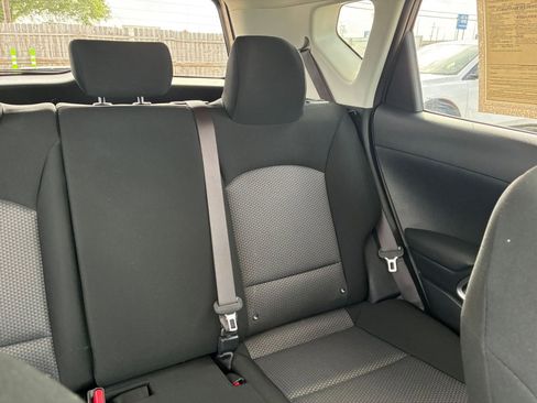 Used 2025 Kia Soul LX w/ LX Technology Package FWD image 30