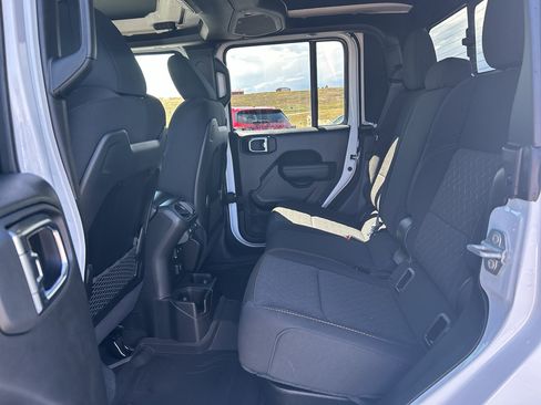 New 2025 Jeep Gladiator Mojave w/ Steel Bumper Group AWD/4WD image 10