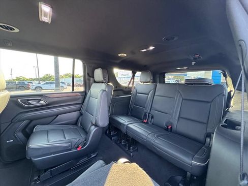 Used 2022 Chevrolet Suburban Premier AWD/4WD image 14