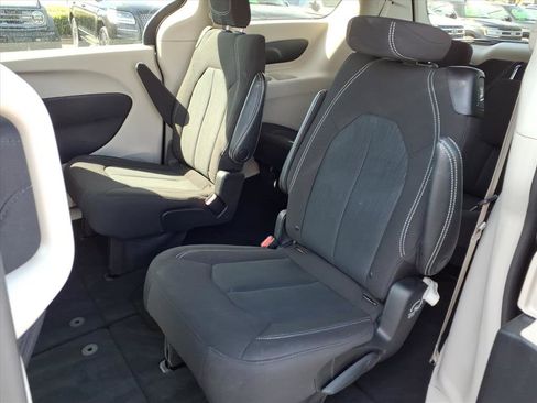 Used 2023 Chrysler Voyager LX image 26