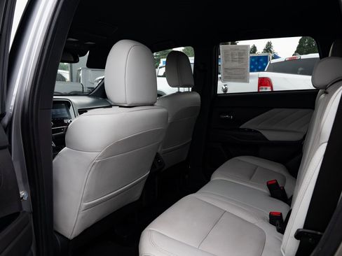 Used 2022 Mitsubishi Outlander LE image 21