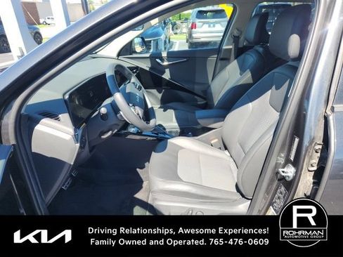 Used 2024 Kia Niro EX Touring FWD image 8