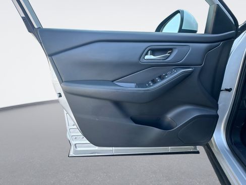 Used 2024 Nissan Rogue SV FWD image 28