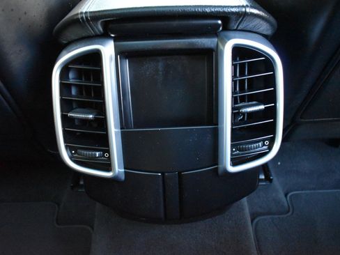 Used 2018 Porsche Cayenne Platinum Edition image 43