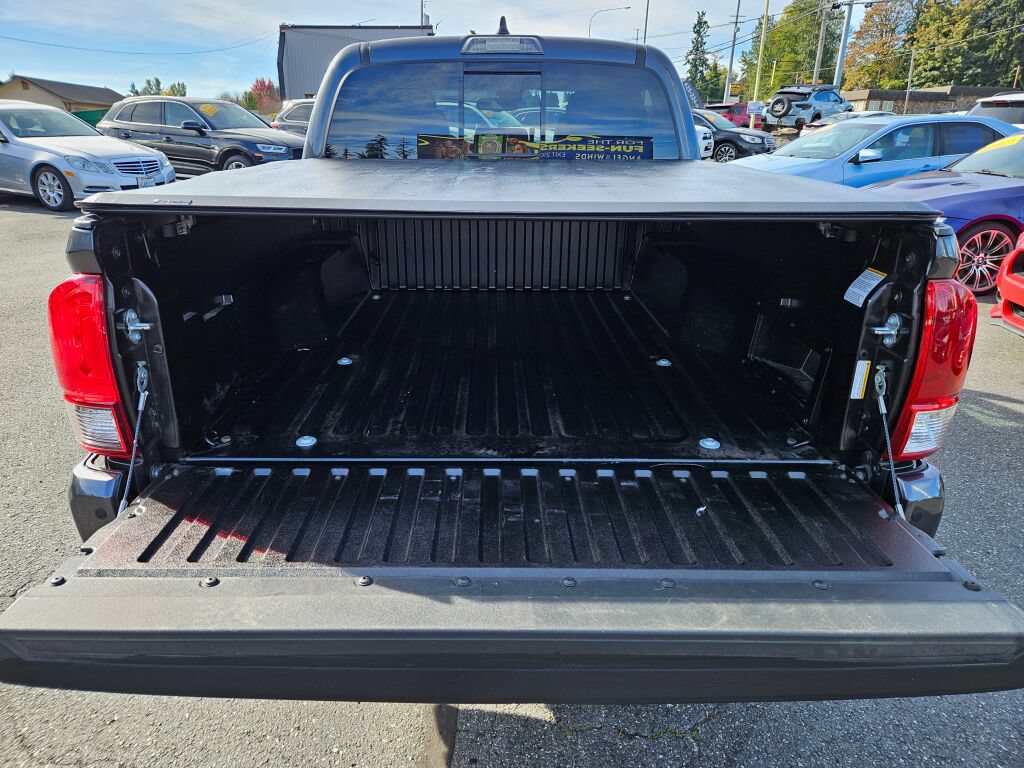 Used 2021 Toyota Tacoma SR5 AWD/4WD image 9