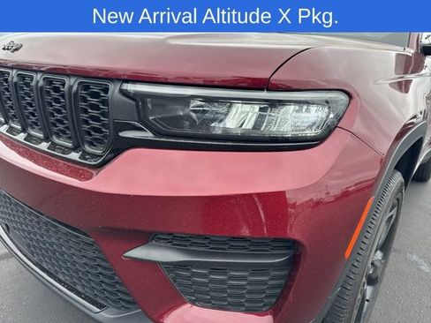 Used 2024 Jeep Grand Cherokee Altitude AWD/4WD image 24