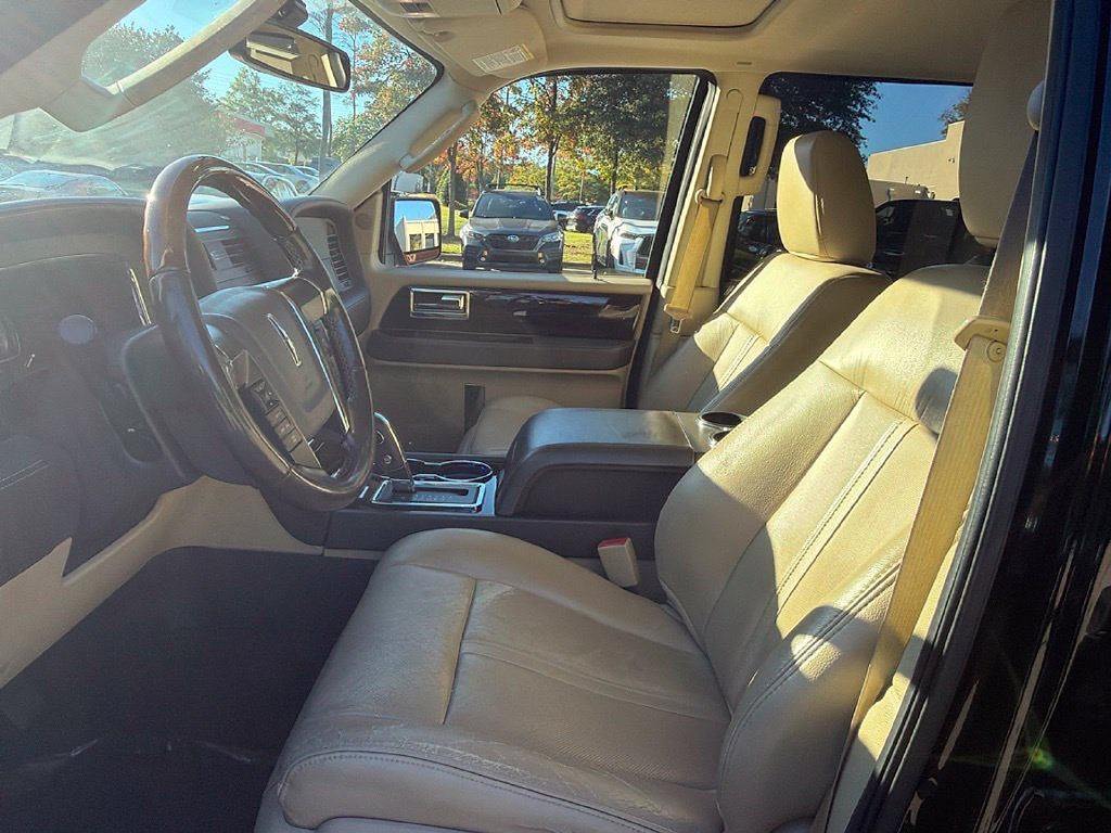 Used 2017 Lincoln Navigator Reserve AWD/4WD image 13