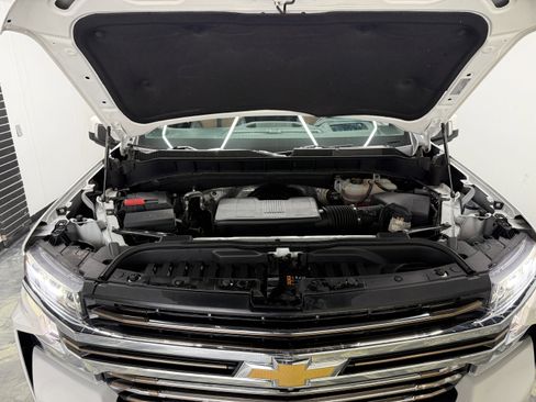 Used 2022 Chevrolet Silverado 1500 High Country w/ Technology Package image 32