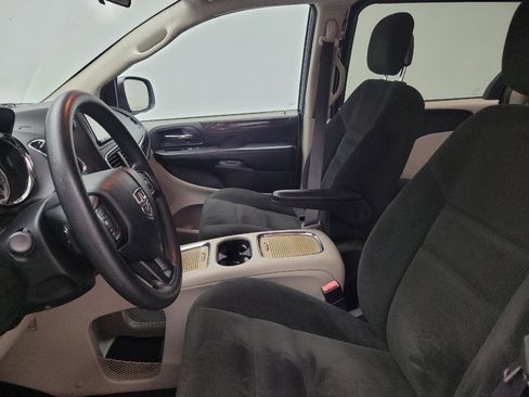 Used 2016 Dodge Grand Caravan SXT FWD image 17