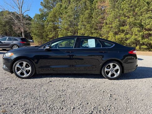 Used 2014 Ford Fusion SE w/ Equipment Group 201A image 2