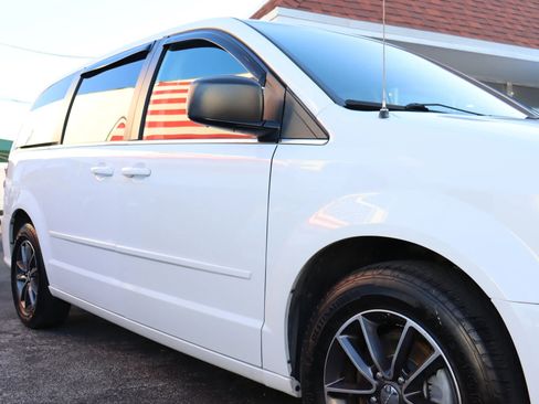 Used 2017 Dodge Grand Caravan SXT image 20