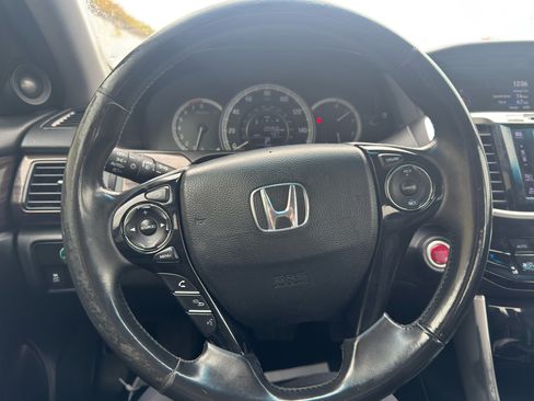 Used 2017 Honda Accord EX-L image 19