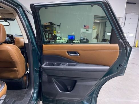 Certified 2022 Nissan Pathfinder Platinum w/ Cargo Package AWD/4WD image 27