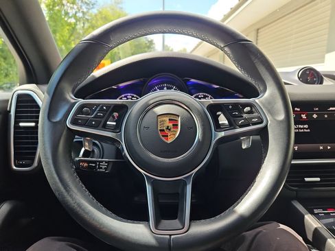 Certified 2023 Porsche Cayenne AWD/4WD image 34