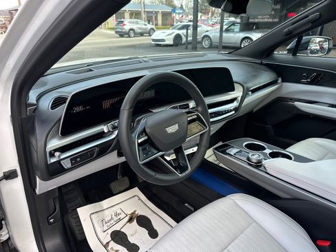 Used 2024 Cadillac Lyriq Luxury w/ LPO, Floor Liner Package image 17