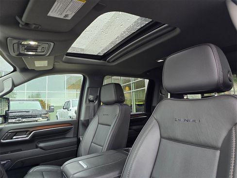 Used 2024 GMC Sierra 3500 Denali w/ Denali Reserve Package image 21