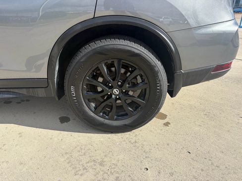 Used 2017 Nissan Rogue SV w/ Midnight Edition Package image 30