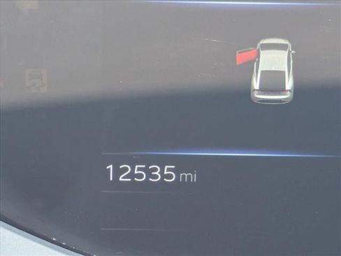 Used 2024 Toyota Prius XLE FWD image 11