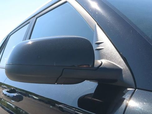Used 2025 Hyundai Venue SEL FWD image 11