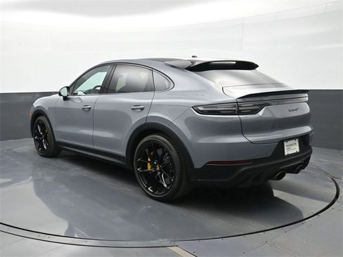 Used 2023 Porsche Cayenne Turbo GT image 3