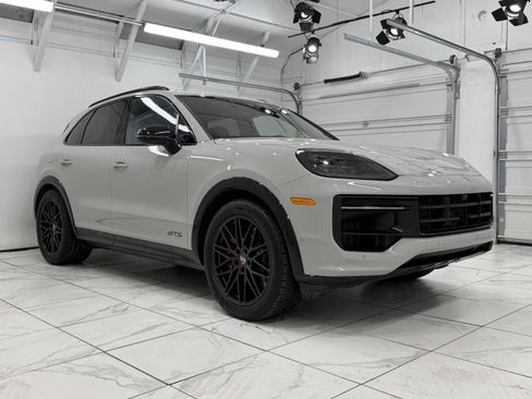 Certified 2026 Porsche Cayenne GTS AWD/4WD image 10