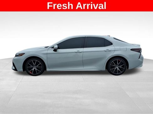 Used 2023 Toyota Camry SE w/ Cold Weather Package image 5