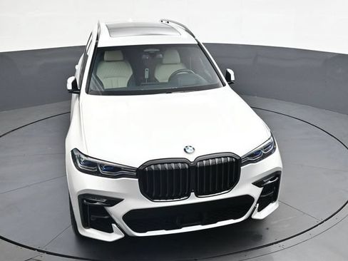 Used 2021 BMW X7 M50i w/ Dynamic Handling Package AWD/4WD image 28