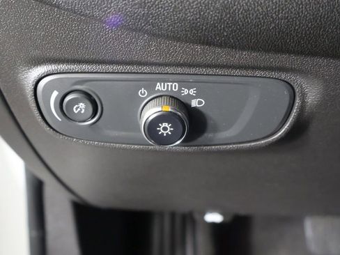 Used 2019 Chevrolet Equinox LT w/ Driver Convenience Package FWD image 32