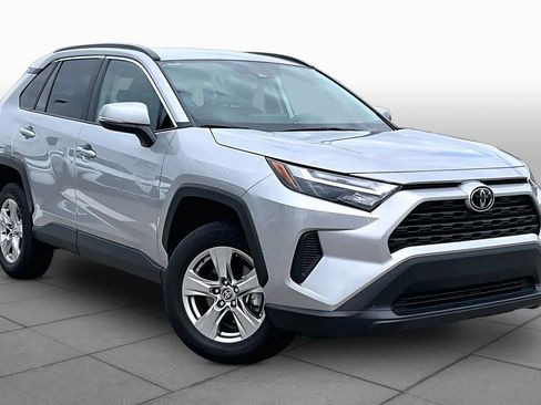 Used 2025 Toyota RAV4 XLE image 3