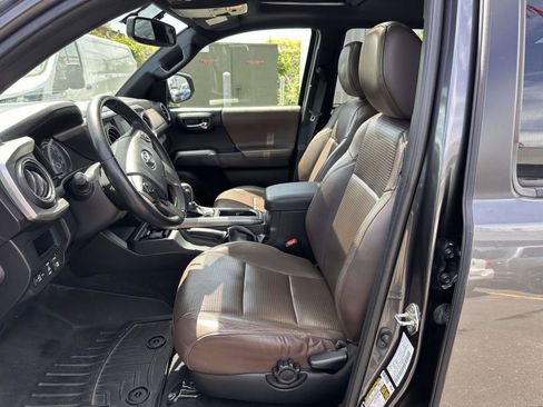 Used 2017 Toyota Tacoma Limited w/ Tow Package AWD/4WD image 11