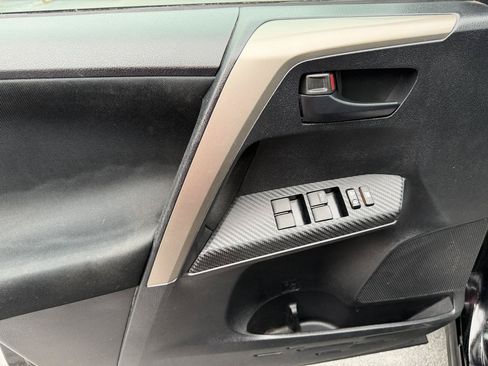 Used 2014 Toyota RAV4 LE AWD/4WD image 9