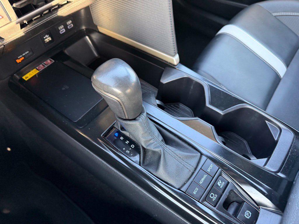 Used 2025 Toyota Camry SE FWD image 16