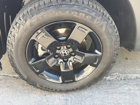 Used 2025 Honda Ridgeline Black Edition image 11