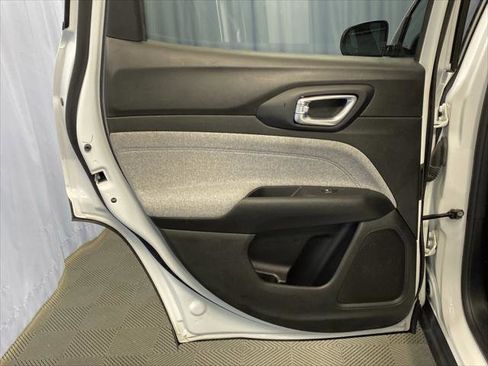 Certified 2024 Jeep Compass Latitude image 23