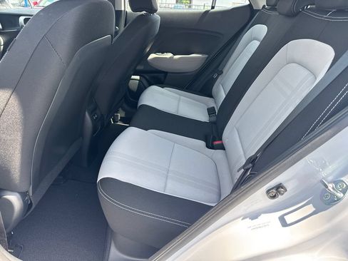 Used 2025 Hyundai Venue SEL FWD image 21